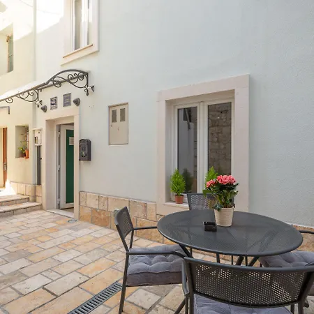 3 - Beautiful Modern In The Heart Of