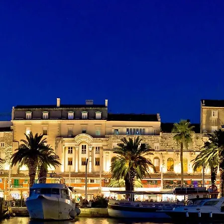 3 - Beautiful Modern In The Heart Of *